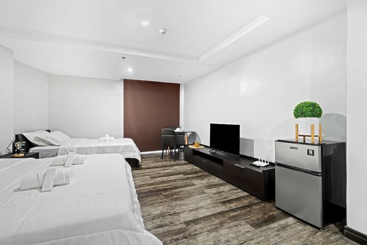Room 6 of 9