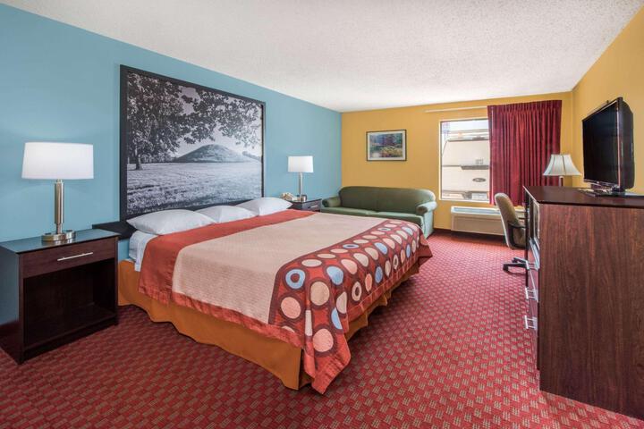 1 King Bed (6 of 8)