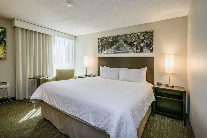 1 King Bed (1 of 11)