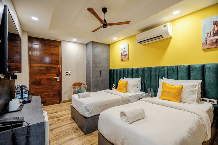 Room 6 of 30