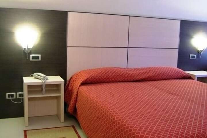 Room 13 of 72