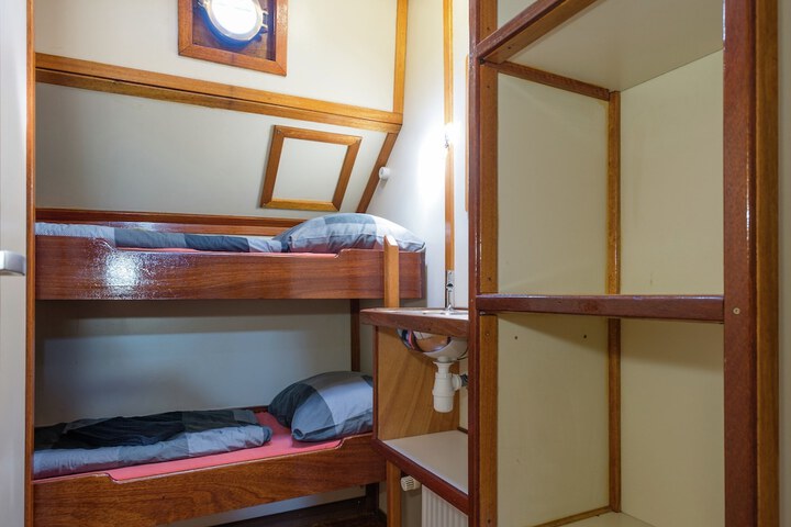 Room 6 of 40