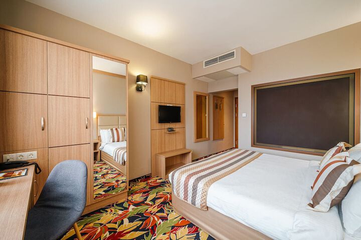 Room 13 of 86