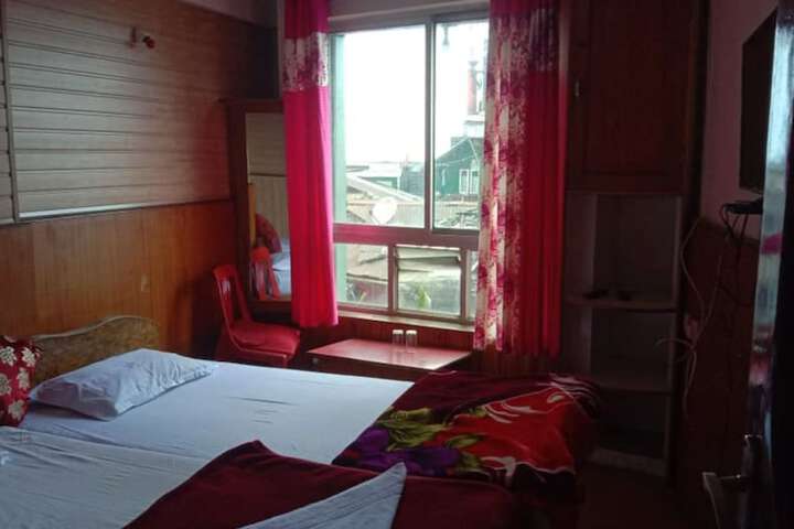 Room 5 of 12