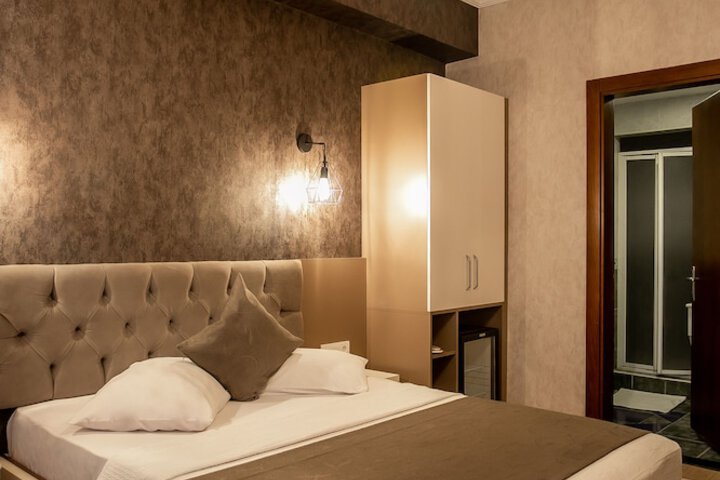 Room 19 of 84