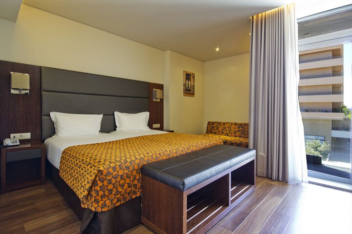 Room 14 of 83