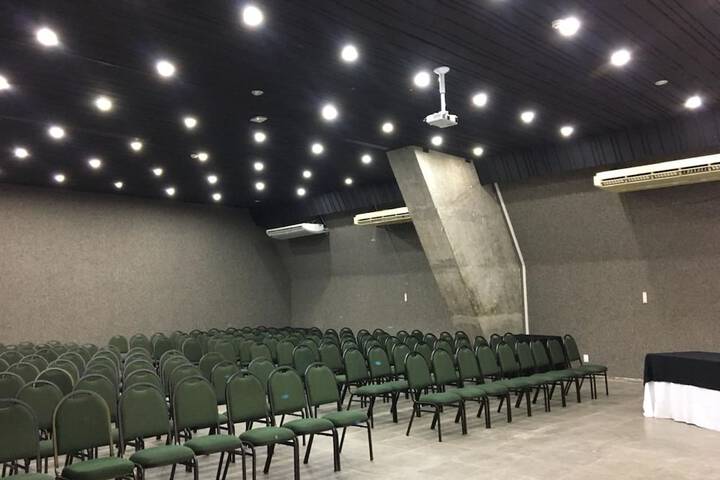 Ballroom/Hall 119 of 132