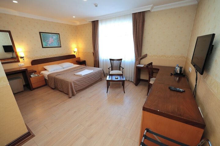 Room 8 of 41