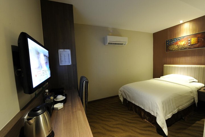 Room 9 of 27
