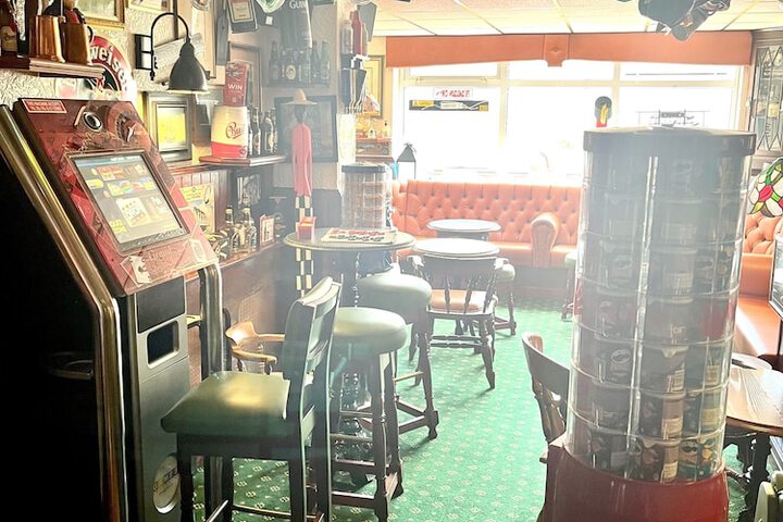 Lounge 54 of 56