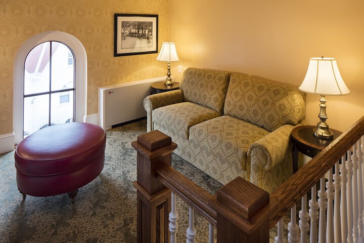 Room 12 of 38