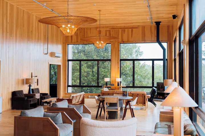 Entrance & Lobby