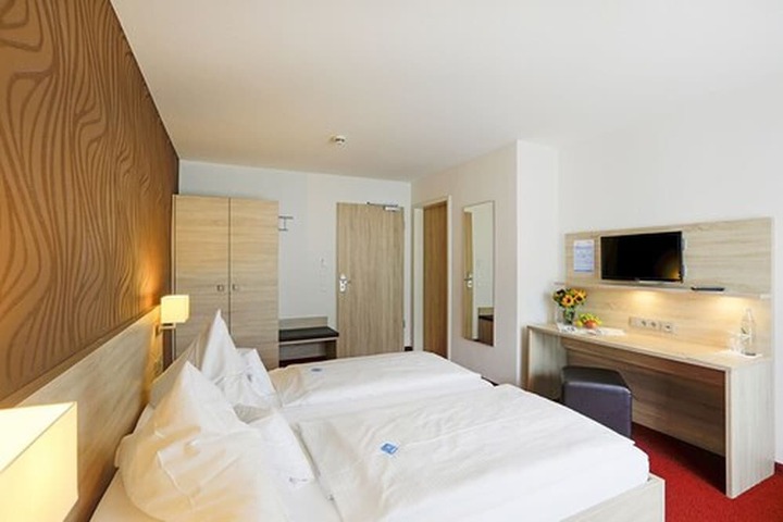 Room 17 of 44