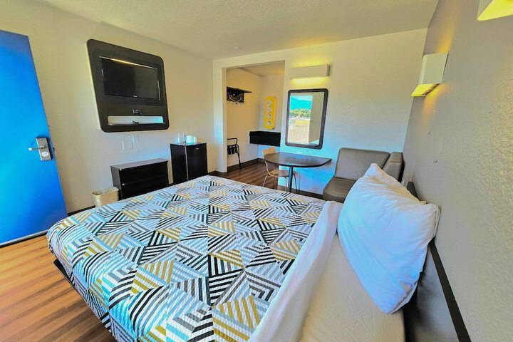Double Room Disability Accessible (3 of 5)