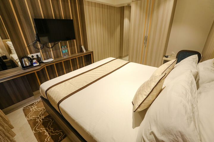 Room 10 of 46