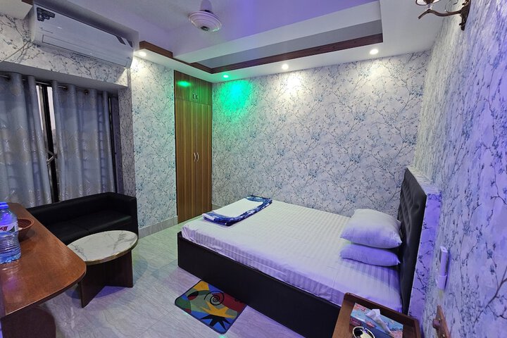 Room 4 of 15