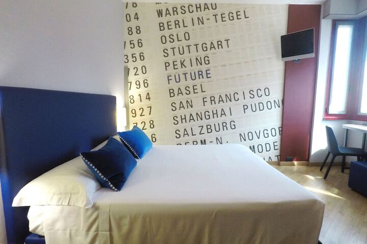 Room 32 of 60