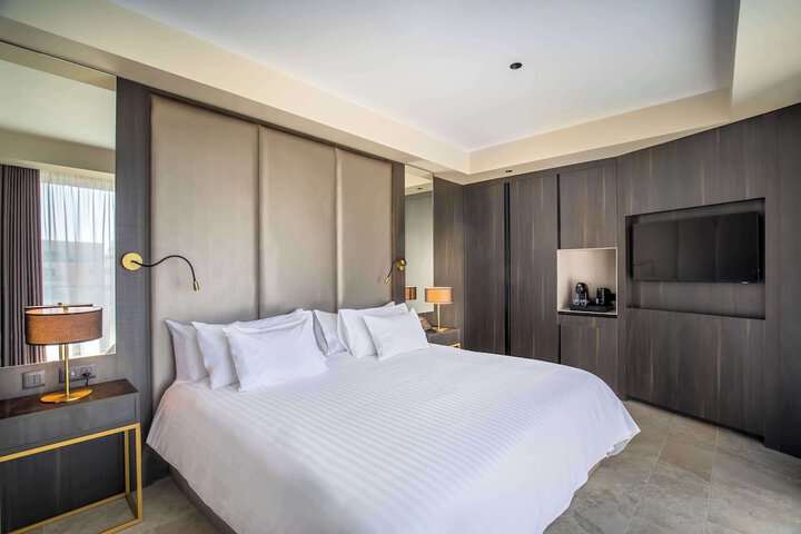 Room 10 of 115