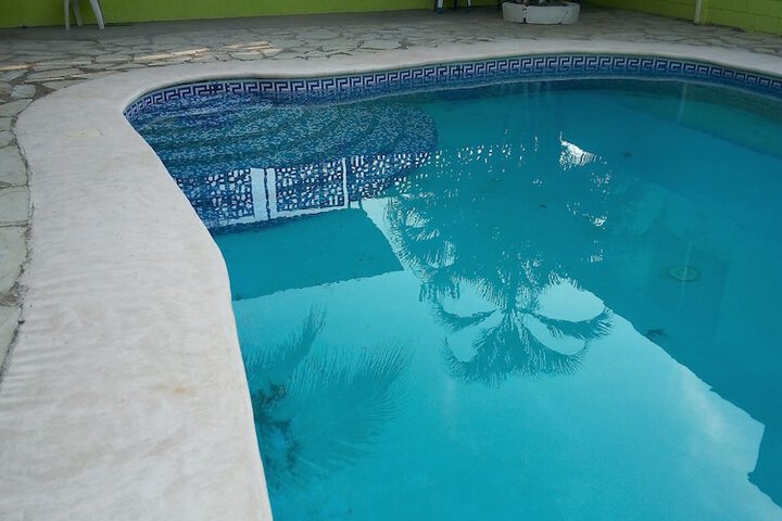 Pool 6 of 10