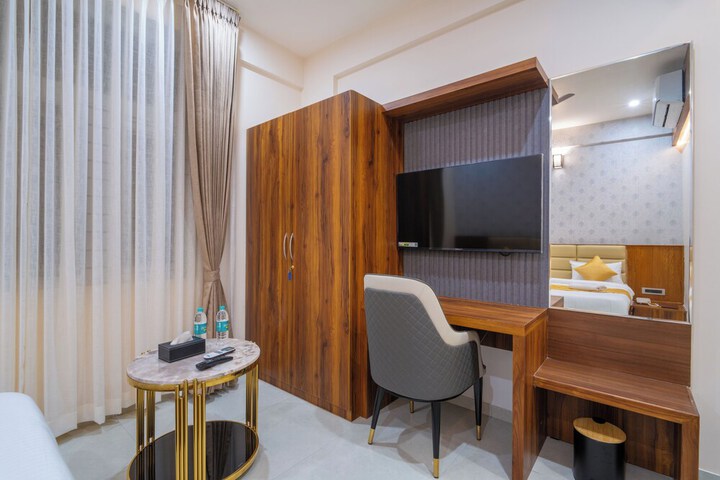 Room 8 of 19