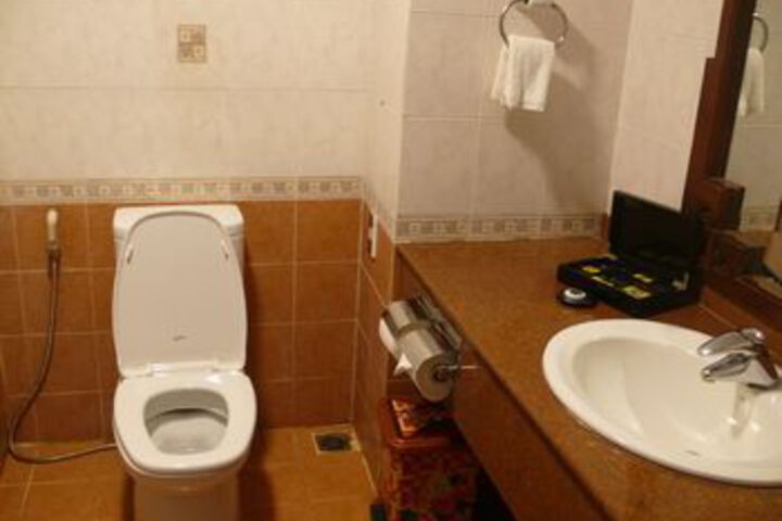 Room 12 of 104