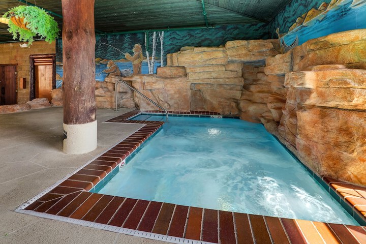 Indoor spa tub