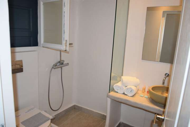 Room 5 of 145