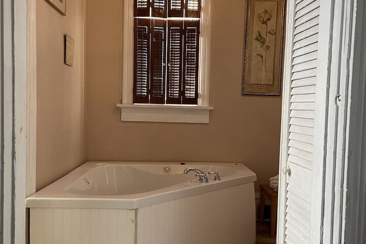 Hot Tub 38 of 48