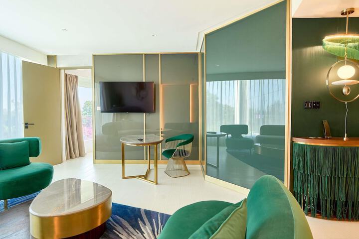 Room 14 of 126