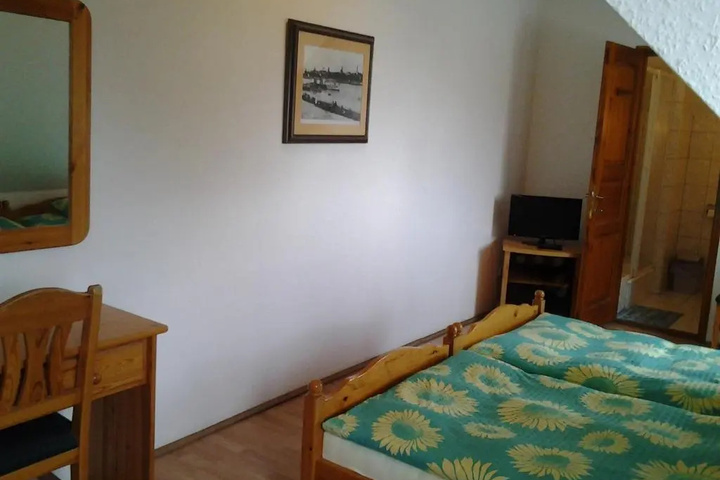 Room 2 of 6