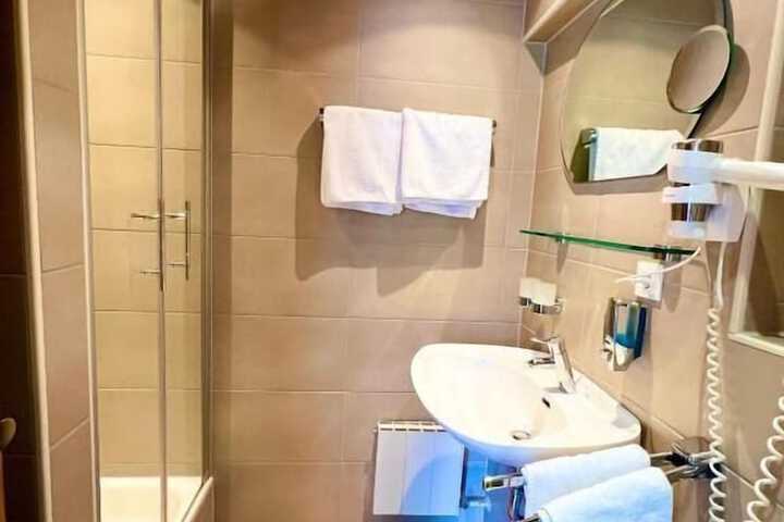 Room 52 of 92
