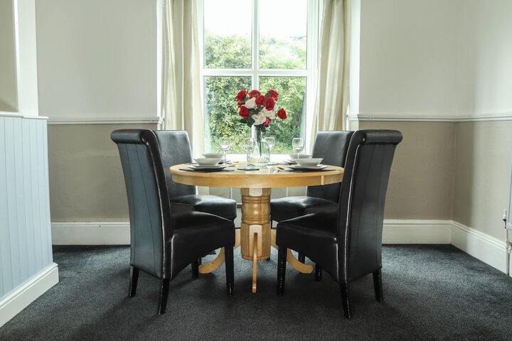 Dining 86 of 100
