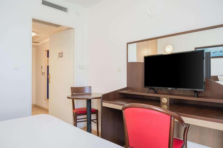 Room 47 of 77