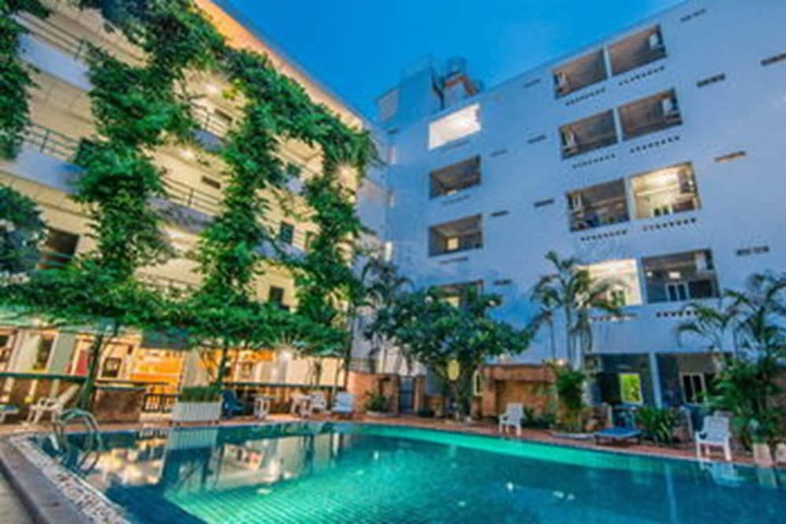 Pool Hotel