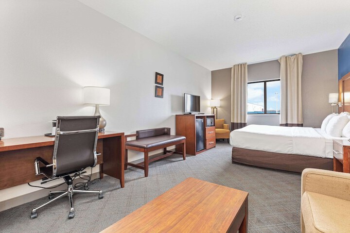 1 King Bed Suite (9 of 11)
