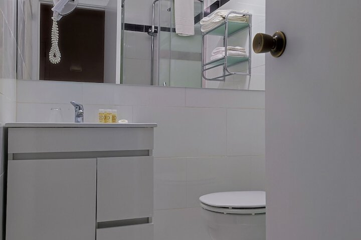 Room 15 of 28