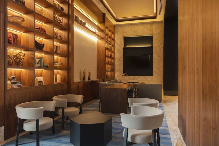 Lounge 61 of 81