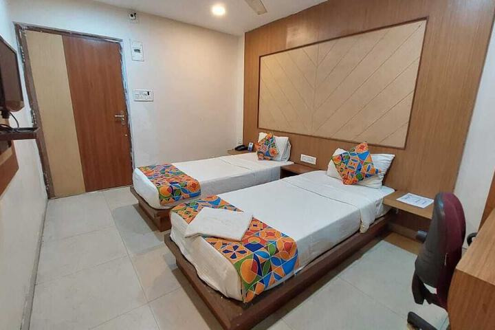 Room 15 of 28