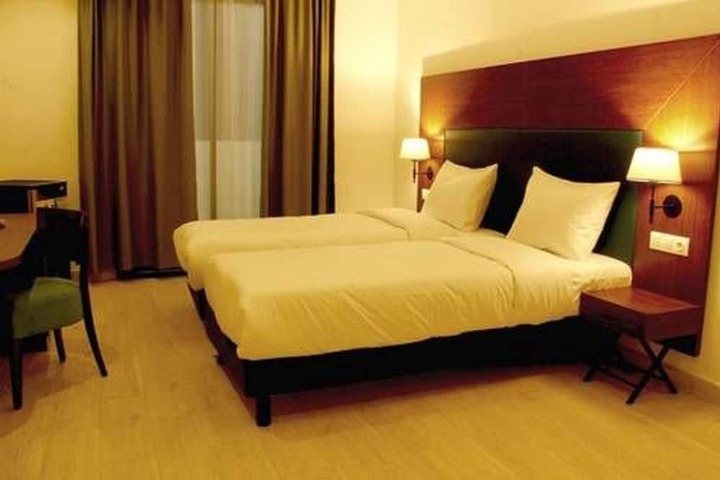 Room 14 of 38