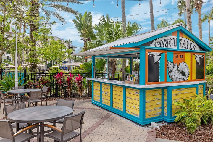 Poolside bar