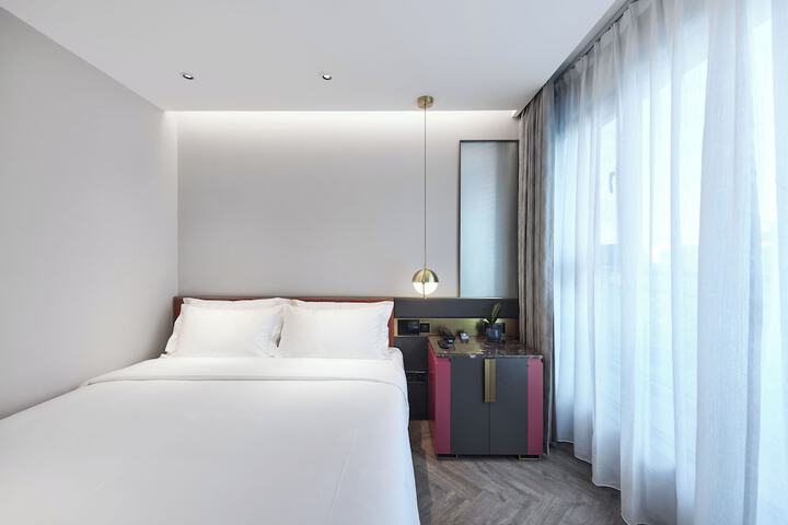 Room 6 of 52