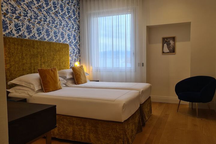 Room 13 of 27