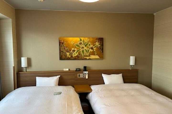 Room 6 of 32