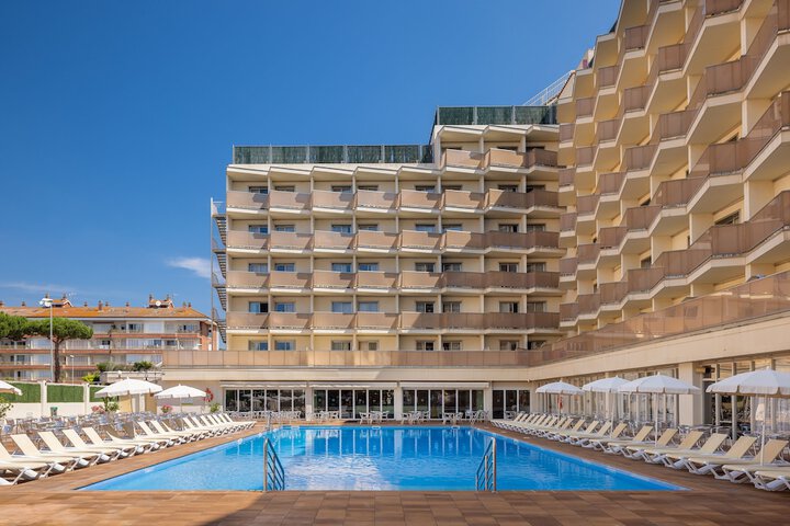 Hotel with Pool