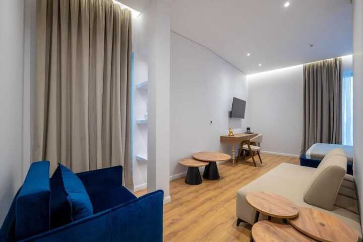 Room 73 of 189