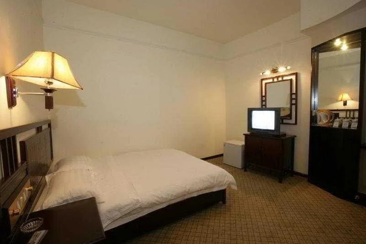 Room 3 of 11