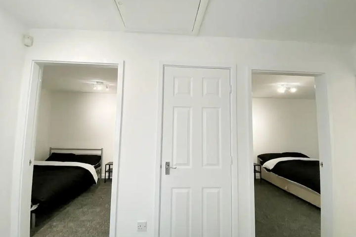 Room 4 of 18