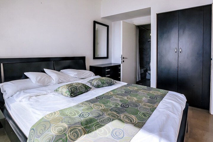 Room 27 of 104
