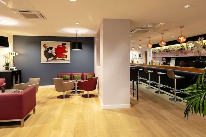 Lounge 125 of 139