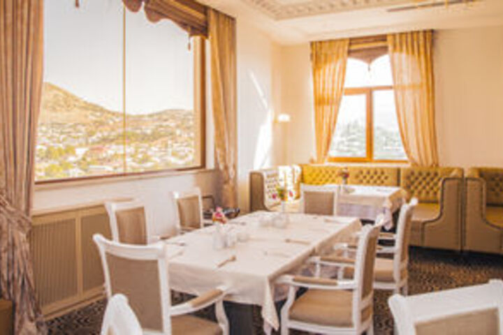 Dining 60 of 75